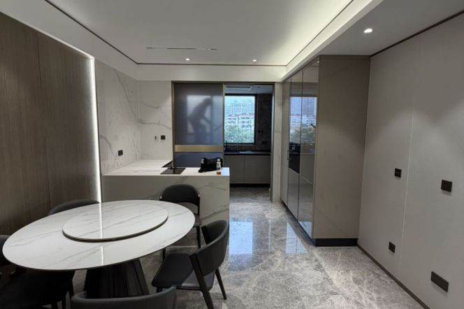 4BR Apartment in Jing'an with Green View
