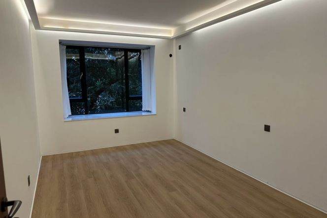 4BR Apartment in Jing'an with Green View (L13/L14)