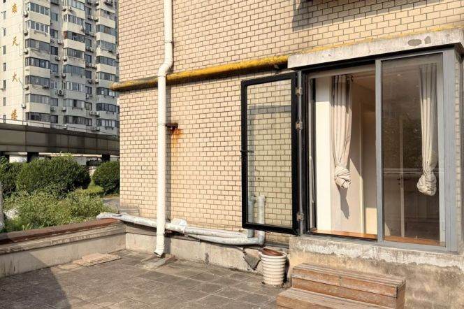 3BR Apartment near Xujiahui Metro with Terrace (L4)