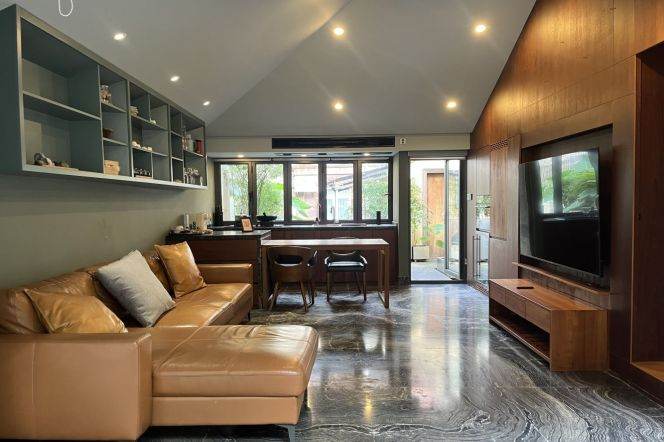 2BR Lane House in Old Xuhui with Private Garden