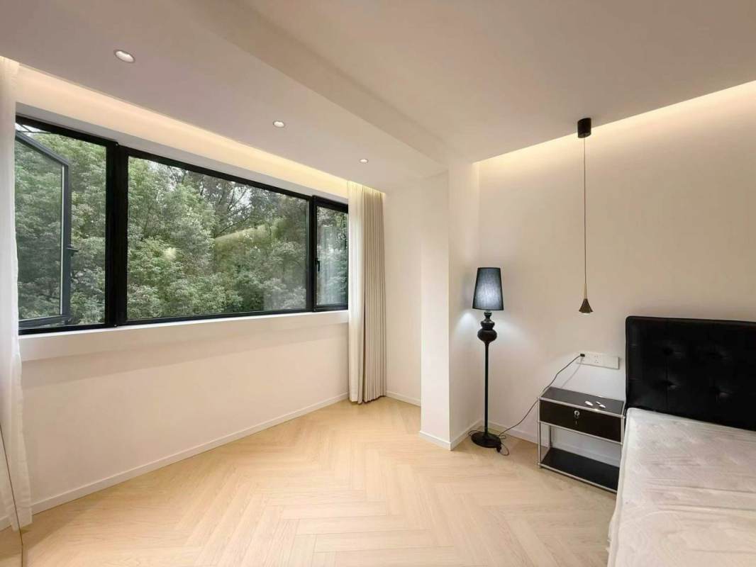 Housing image — Bedroom