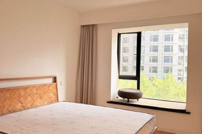 3BR Apartment near Xujiahui Metro with Terrace (L4)