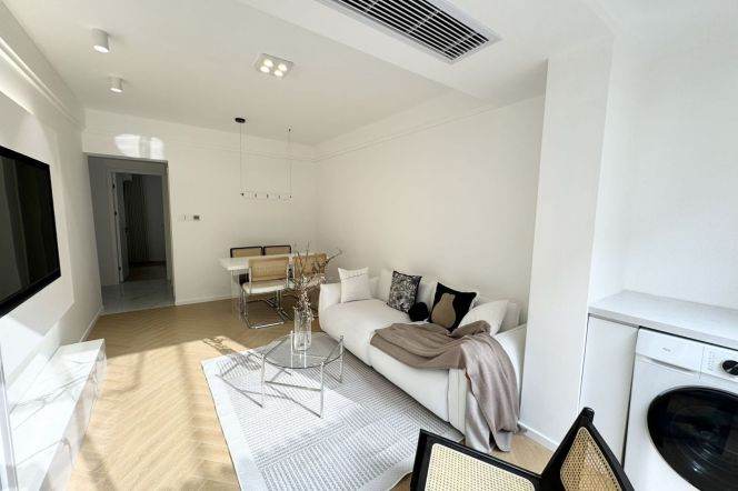 1BR Apartment near Zhongshan Park with Terrace (L2/L11)