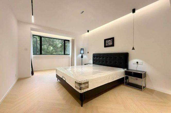 Spacious 1BR Apartment in Old Xuhui