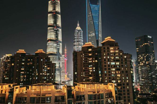 High-Floor 3BR Apartment in Lujiazui with Outstanding View (L2/L9)