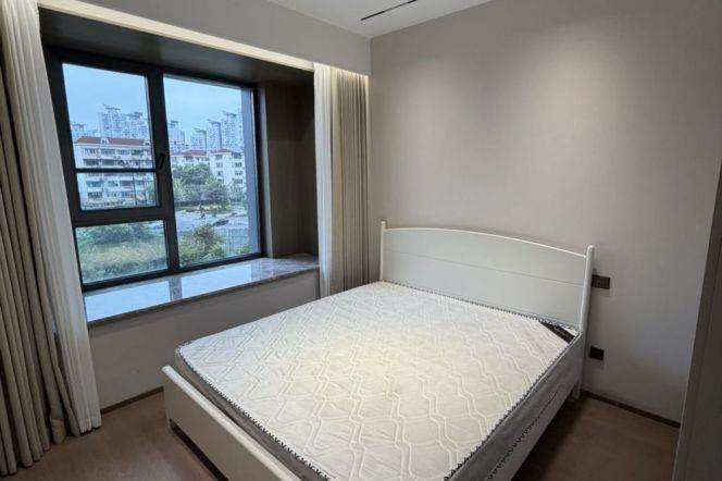 4BR Apartment in Jing'an with Green View