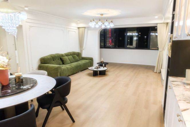 High-Floor 3BR Apartment in Lujiazui with Outstanding View (L2/L9)