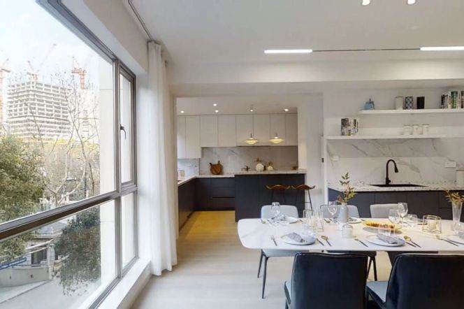 4BR Apartment in Xintiandi with Floor-to-Ceiling Windows (L10/L13)