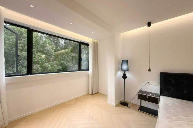 Spacious 1BR Apartment in Old Xuhui