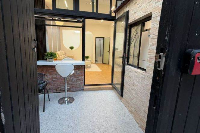 1BR Lane House near Xintiandi Metro with Floor-to-Ceiling Windows (L10/L13)