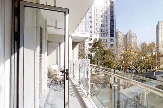 4BR Apartment in Xintiandi with Floor-to-Ceiling Windows (L10/L13)