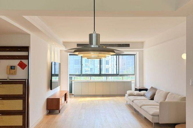 3BR Apartment near Xujiahui Metro with Terrace (L4)