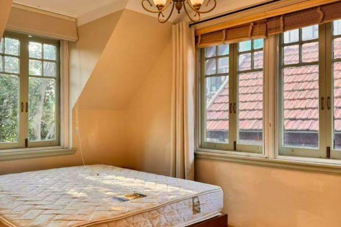 1BR Apartment in Old Xuhui (L10)