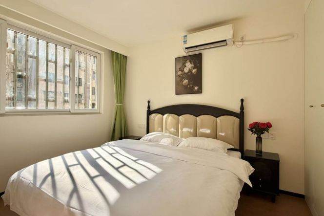 2BR Apartment in Xujiahui (L1/L9/L11)