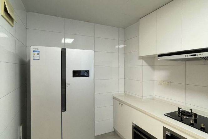 Spacious 1BR Apartment near Changping Rd Metro (L7)