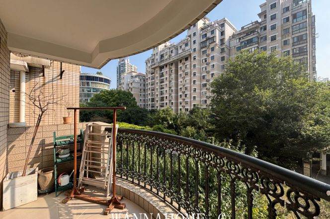 4BR Apartment in Jing'an (L1/L12/L13)