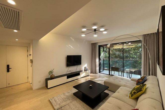 3BR Apartment at Ladoll International City with Floor-to-Ceiling Windows (L2/L12/L13)