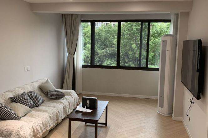 2BR Apartment in Hongqiao CBD