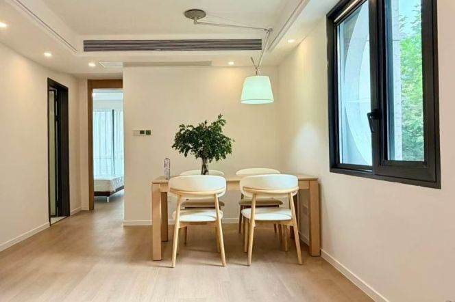 3BR Apartment in Jing'an (L2/L7/L14)