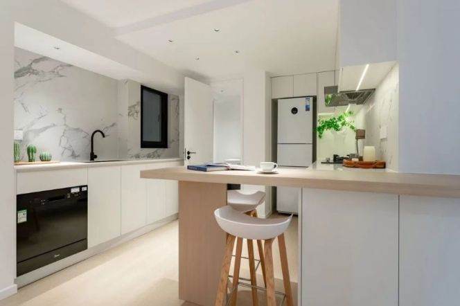 3BR Apartment near Jiangsu Rd Metro