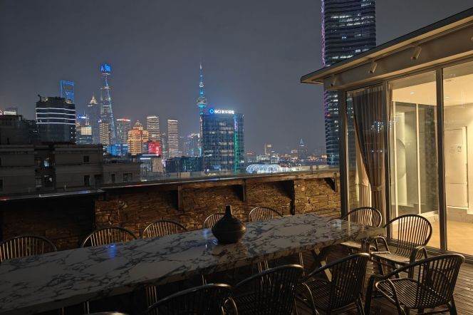 Spacious 3BR Apartment in North Bund with Outstanding View (L12)