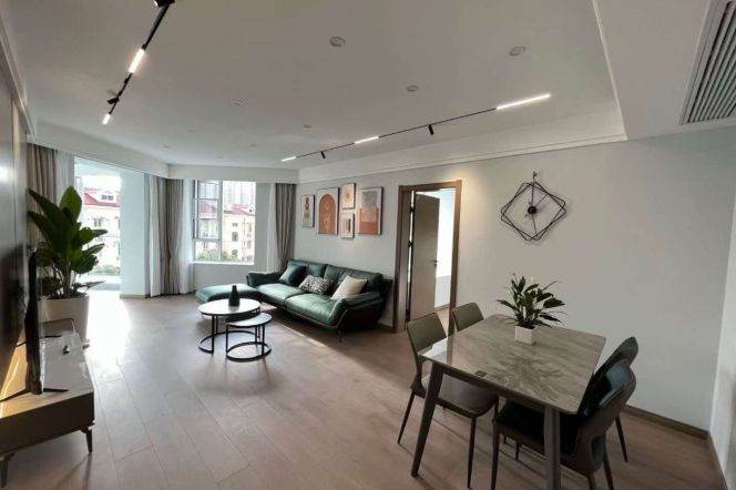 2BR Apartment in Xujiahui (L15)