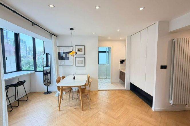 Spacious 1BR Apartment near Nanjing Xi Lu (L2/L12/L13)