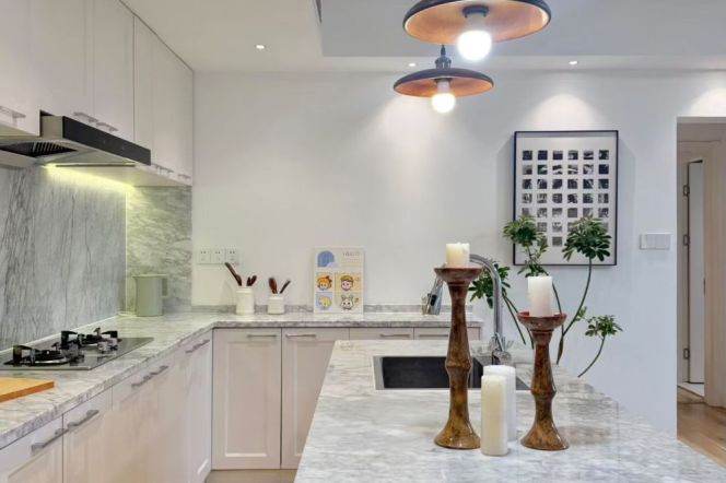 High-Floor 4BR Apartment near Nanjing Xi Lu (L2/L12/L13)