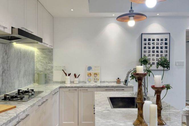 High-Floor 3BR Apartment near Nanjing Xi Lu (L2/L12/L13)