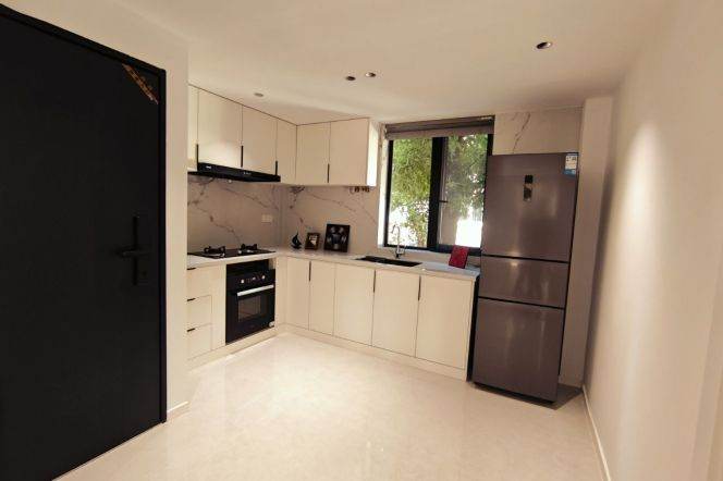 2BR Apartment in Gubei with Green View