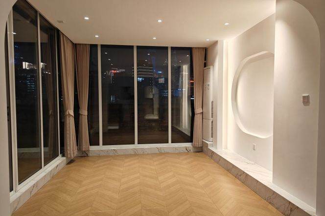 Spacious 3BR Apartment in North Bund with Outstanding View (L12)