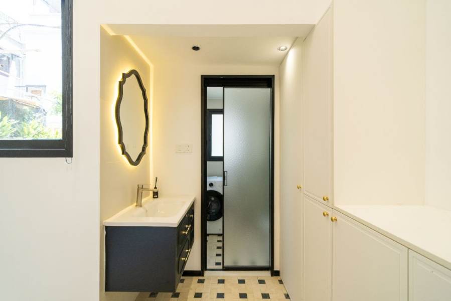 Housing image — Bathroom