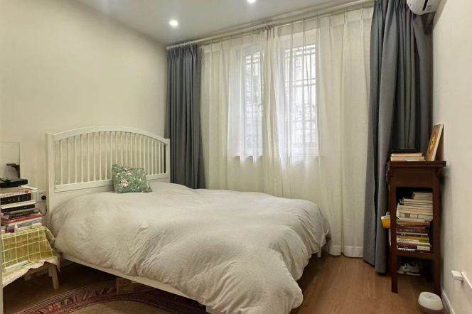 Spacious 1BR Apartment in Old Xuhui (L10)