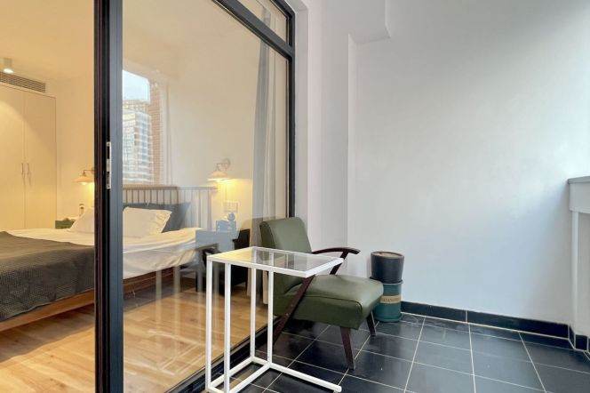High-Floor 3BR Apartment near Nanjing Xi Lu (L2/L12/L13)