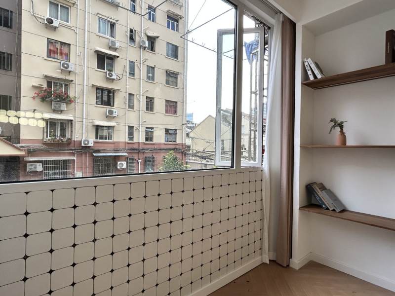 Housing image — Balcony