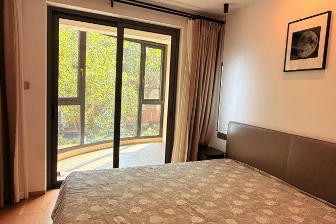 2BR Apartment near Jiangsu Rd Metro