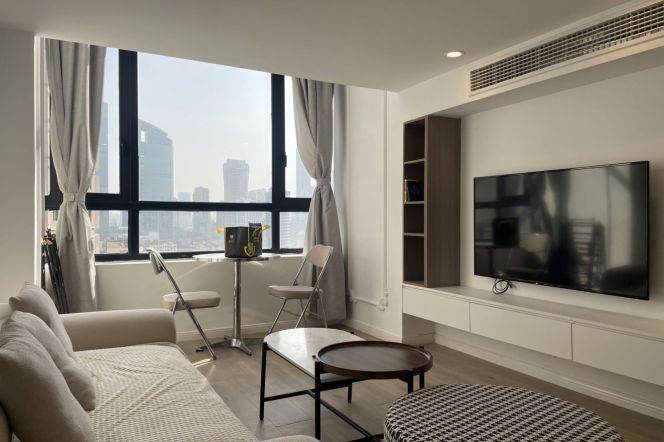 2BR Apartment near Changping Rd Metro with Floor-to-Ceiling Windows