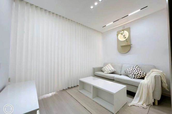 Spacious 1BR Apartment in Gubei (L10)