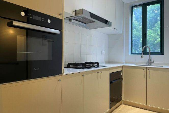 2BR Apartment in Jing'an with Green View (L13/L14)