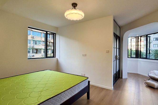 Spacious 1BR Apartment in Jing'an (L7)