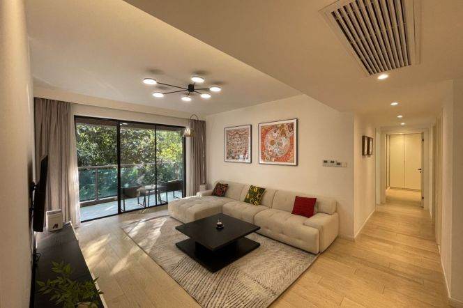 3BR Apartment at Ladoll International City with Floor-to-Ceiling Windows (L2/L12/L13)