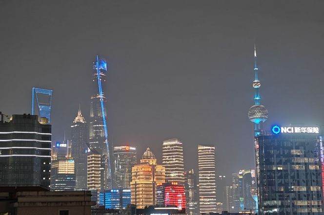 Spacious 3BR Apartment in North Bund with Outstanding View (L12)