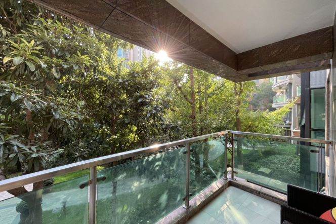 3BR Apartment at Ladoll International City with Floor-to-Ceiling Windows (L2/L12/L13)