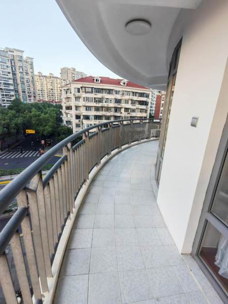 Housing image — Balcony