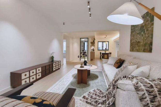 Spacious 2BR Apartment in Xujiahui (L3/L4/L9)
