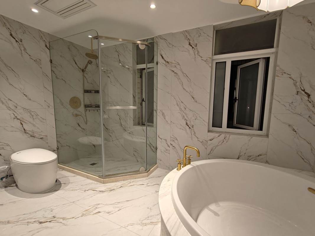 Housing image — Bathroom