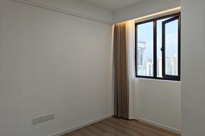 High-Floor 3BR Apartment near Caoyang Road Metro with Outstanding View