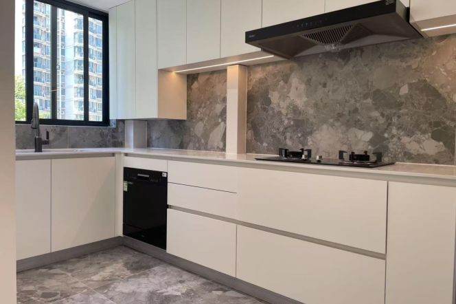 3BR Apartment near Zhongshan Park with Floor-to-Ceiling Windows (L2/L3/L4)