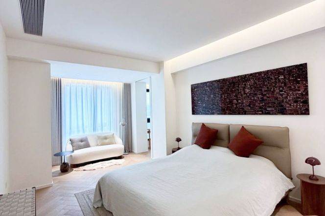 High-Floor Spacious 2BR Apartment near Huaihai Lu (L8/L10/L14)