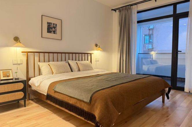 High-Floor 4BR Apartment near Nanjing Xi Lu (L2/L12/L13)